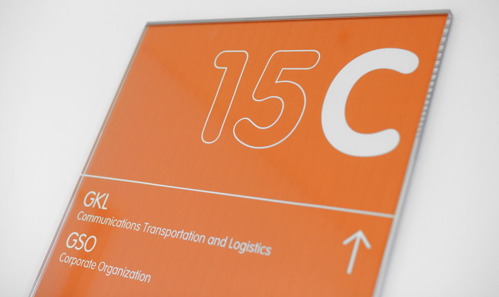 Verinion – Signage & Corporate Graphics Kunde DB Schenker Frankfurt