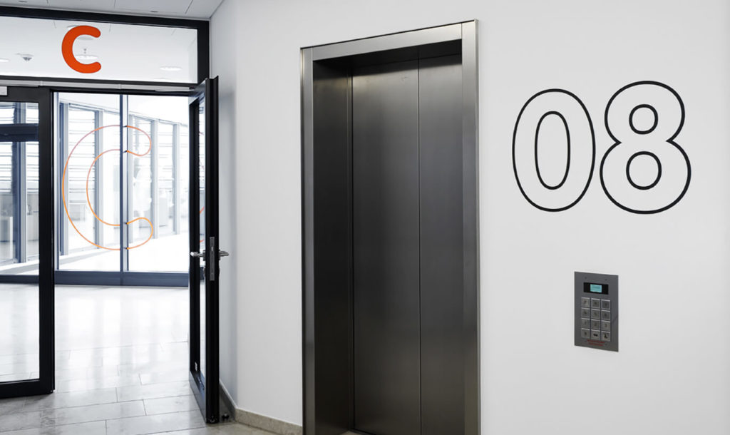 Verinion – Signage & Corporate Graphics Kunde DB Schenker Frankfurt